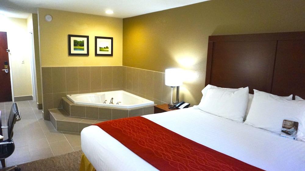 Comfort Inn & Suites Greenwood Near University Eksteriør billede
